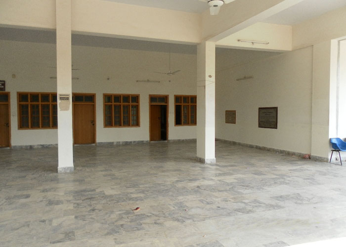 INSIDE ENTRY IN NEW COURT BUILDING VIEW